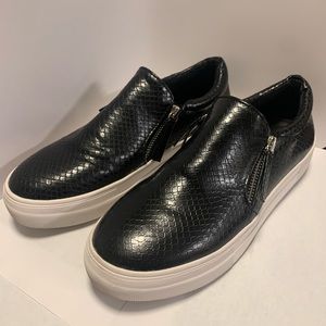 Steve Madden Black Textured Slip-On Loafers